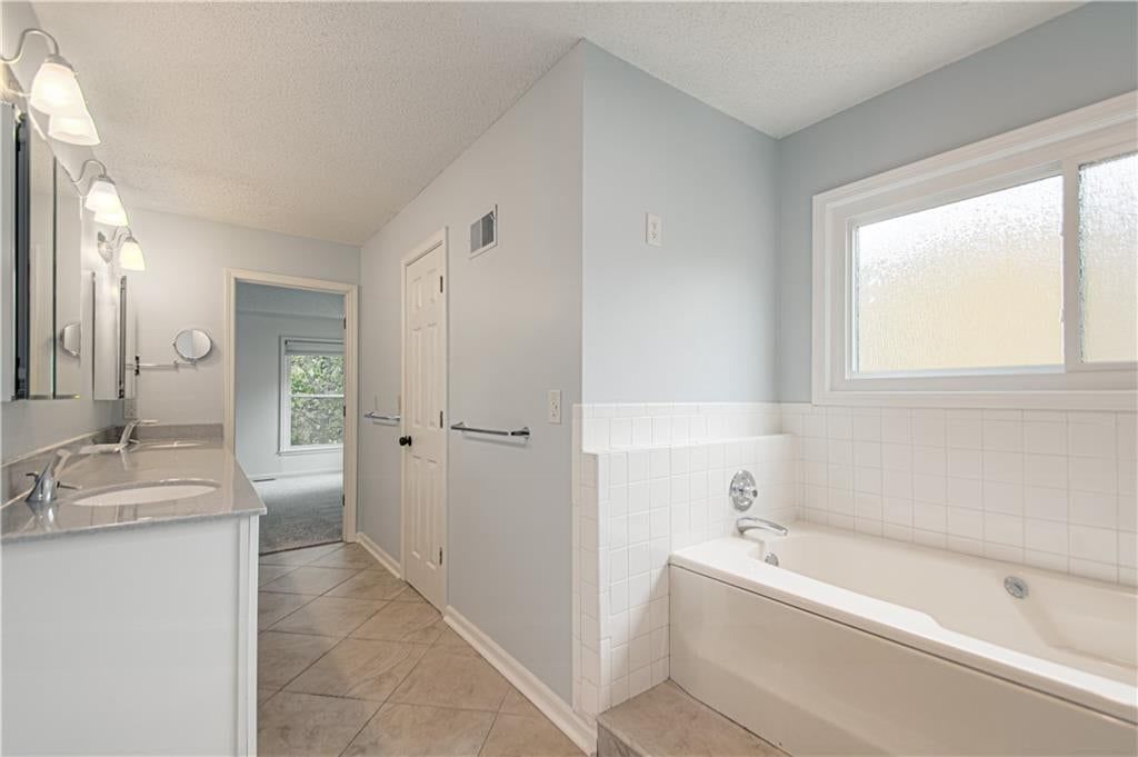 Photo 28 of 70 - 13723 W 75th Place, Lenexa, KS 66216
