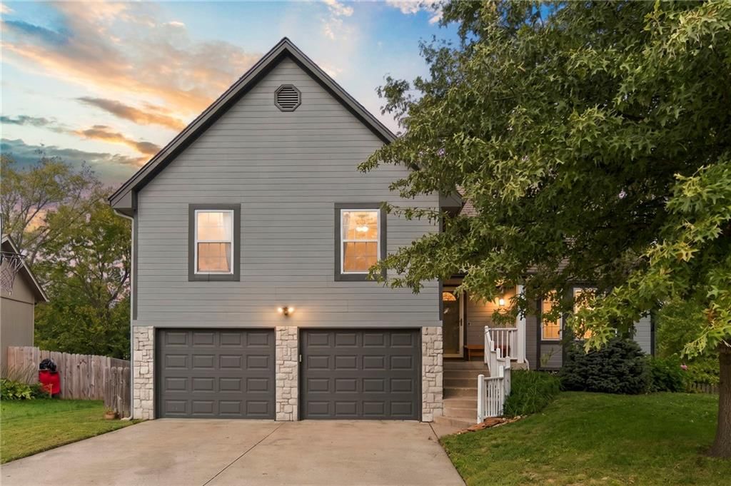 620 SE Ashton Drive, Lee's Summit, MO: listing photo 2