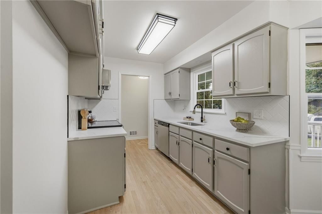 609 SW Elwood Drive — photo 13