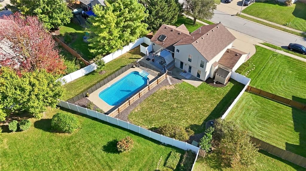 1304 NE 104th Place, Kansas City, MO: listing photo 2