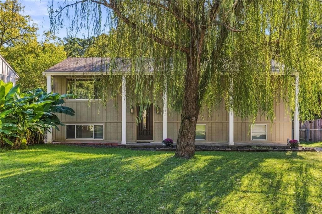 4961 NW Woody Creek Lane, Kansas City, MO: listing photo 2