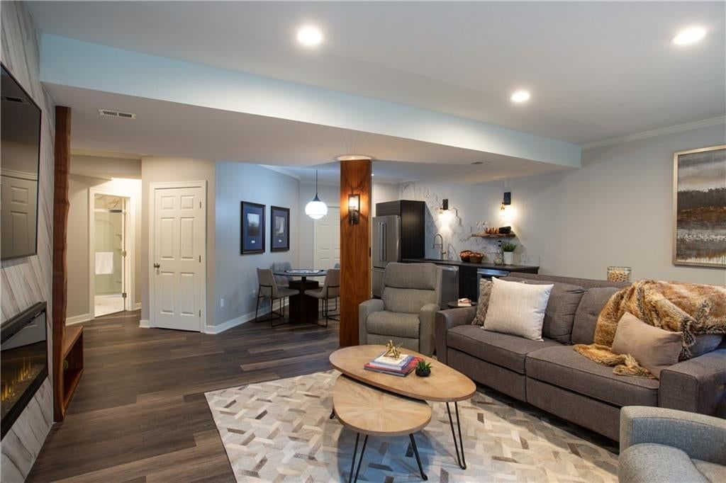 13808 Parkhill Street — photo 37