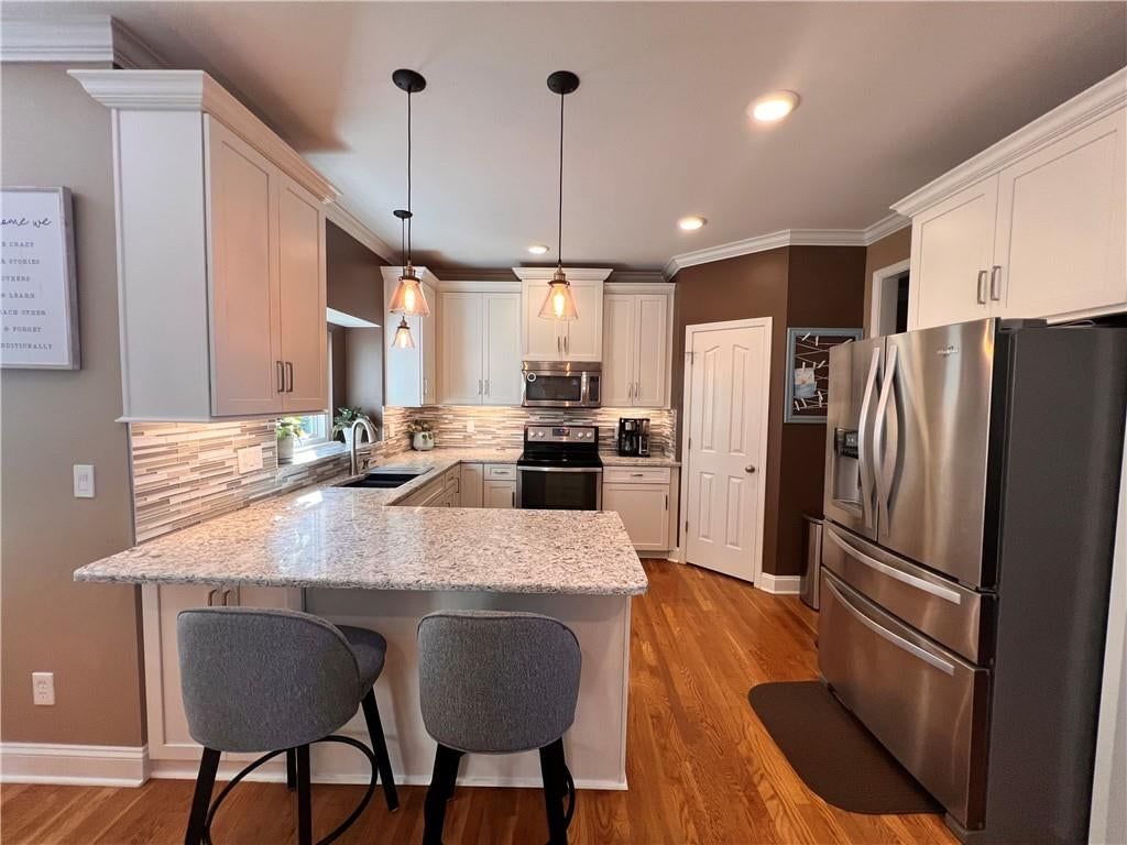 Statement lighting at 541 E Mockingbird Street, Gardner, KS 66030