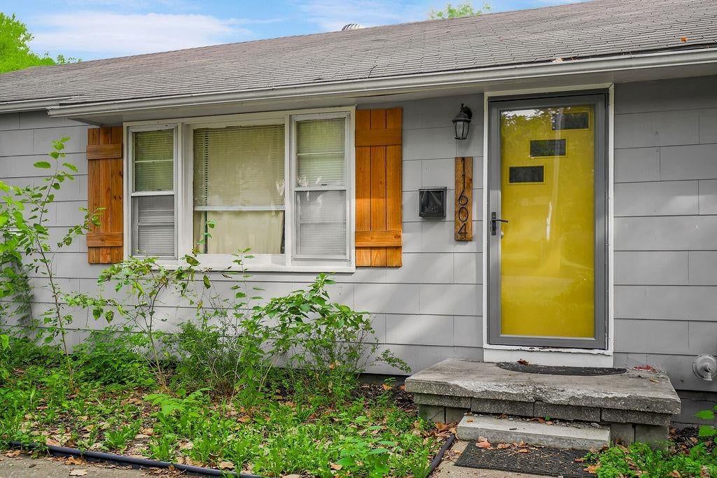11604 E 55th Street, Raytown, MO: listing photo 2