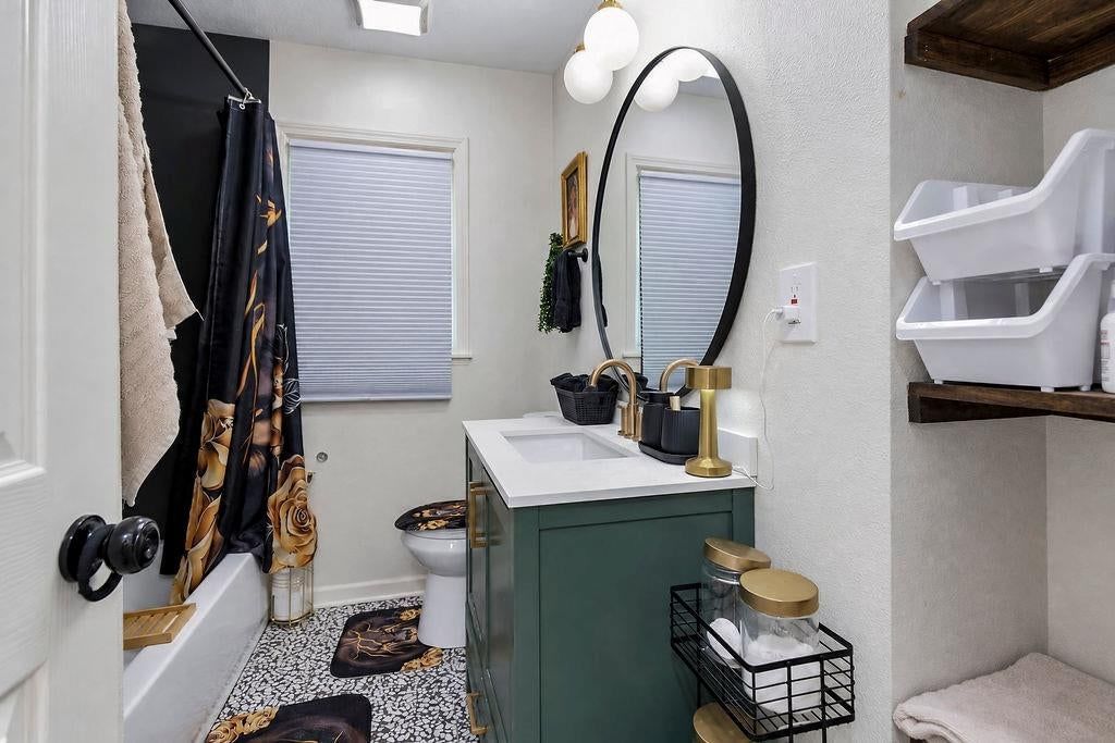 Photo 14 of 24 - 10812 E 59th Street, Raytown, MO 64133