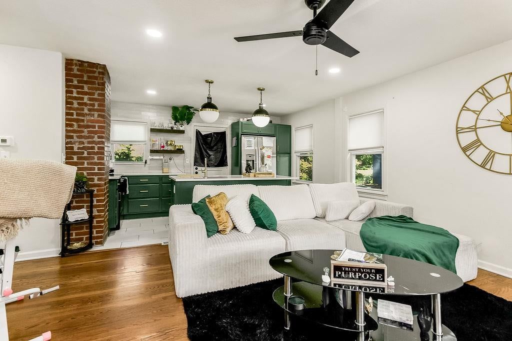 10812 E 59th Street, Raytown, MO: listing photo 2