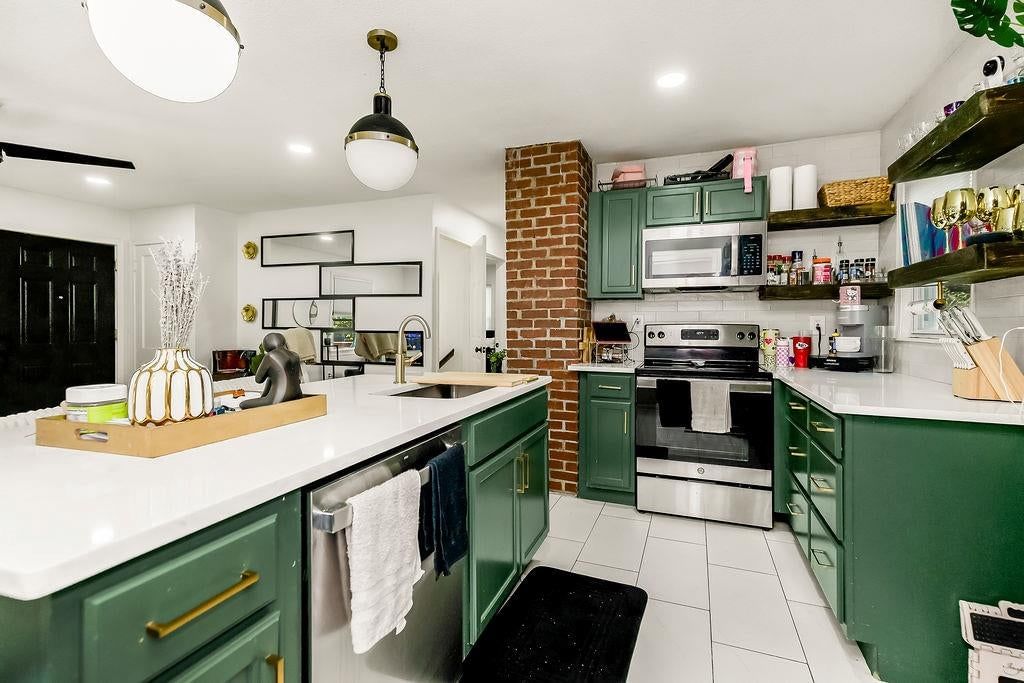 Photo 9 of 24 - 10812 E 59th Street, Raytown, MO 64133
