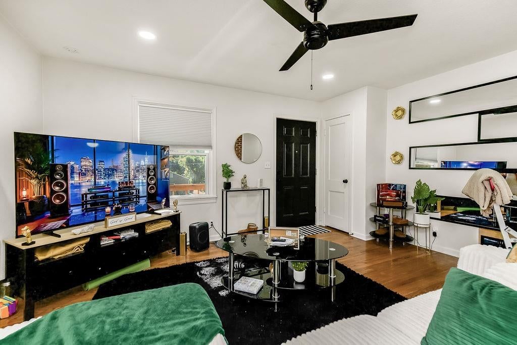 Photo 4 of 24 - 10812 E 59th Street, Raytown, MO 64133