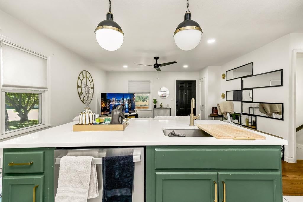 Photo 8 of 24 - 10812 E 59th Street, Raytown, MO 64133