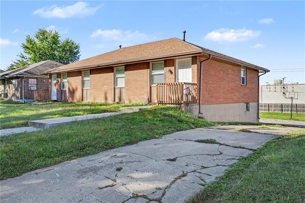 1001 -1003 SW Kings Cross Road, Blue Springs, MO: listing photo 2