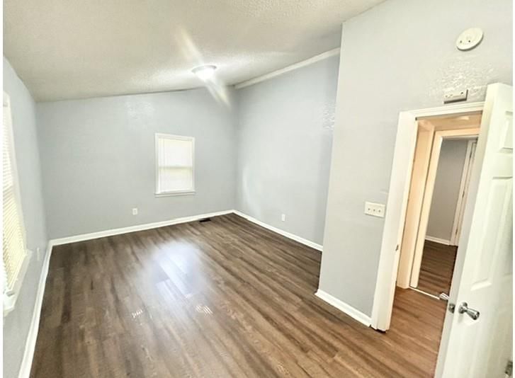 810 S Woodbury Street, Independence, MO: listing photo 3