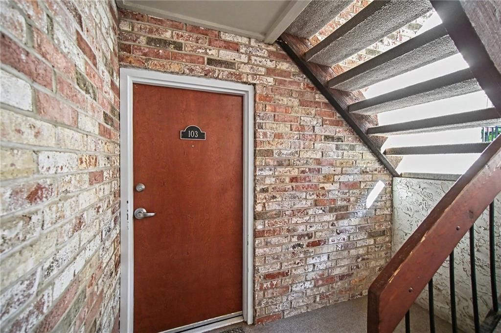 5004 Baltimore Avenue, Kansas City, MO: listing photo 3