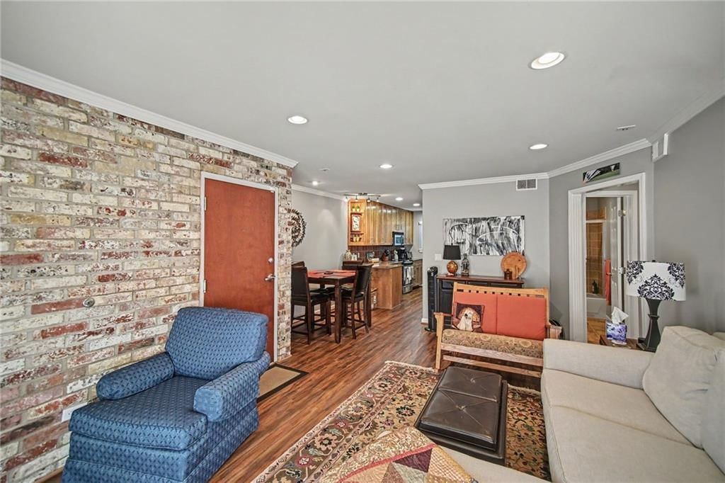 Open floor plan at 5004 Baltimore Avenue #103, Kansas City, MO 64112