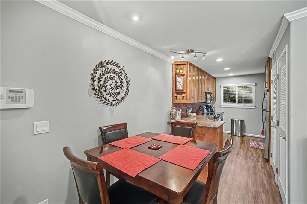 Photo 6 of 18 - 5004 Baltimore Avenue #103, Kansas City, MO 64112