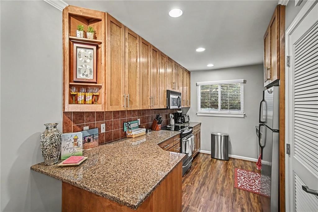 Shaker cabinets, stainless steel appliances and wood kitchen cabinets at 5004 Baltimore Avenue #103, Kansas City, MO 64112