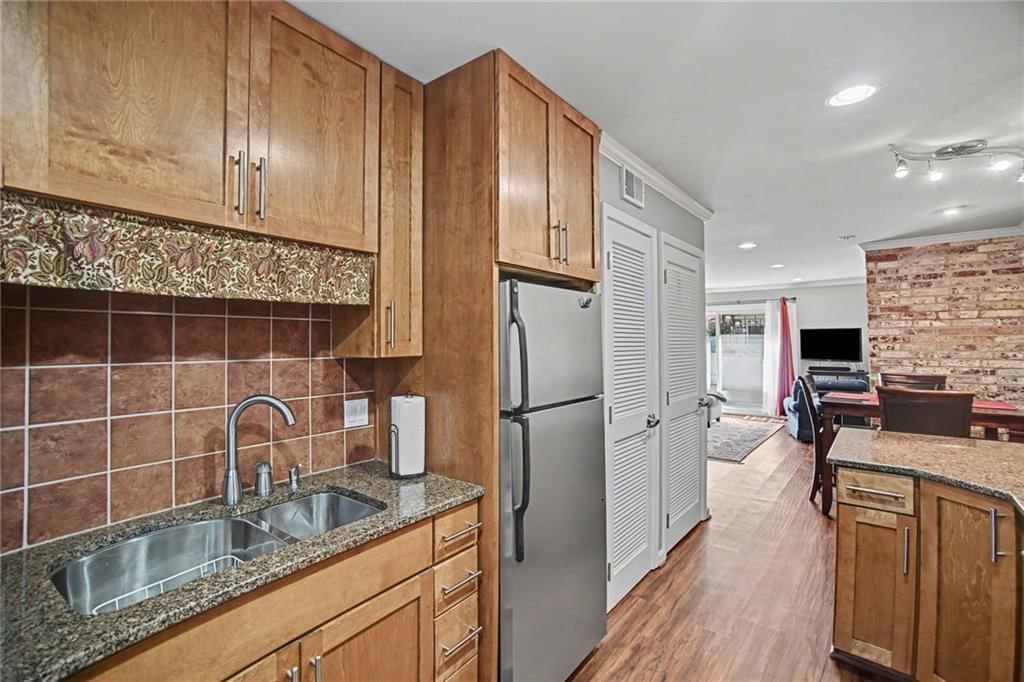 Photo 8 of 18 - 5004 Baltimore Avenue #103, Kansas City, MO 64112