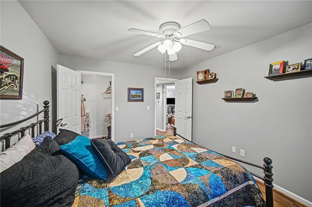 Photo 10 of 18 - 5004 Baltimore Avenue #103, Kansas City, MO 64112
