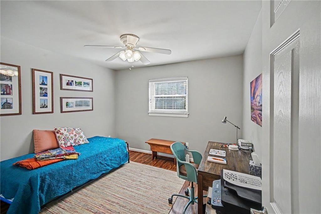 Photo 12 of 18 - 5004 Baltimore Avenue #103, Kansas City, MO 64112