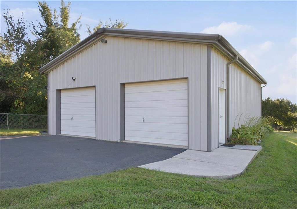 740 N 141st Street, Bonner Springs, KS: listing photo 2