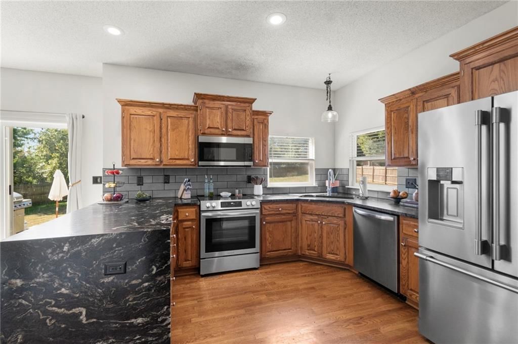 Photo 11 of 39 - 20587 W 126th Terrace W, Olathe, KS 66061