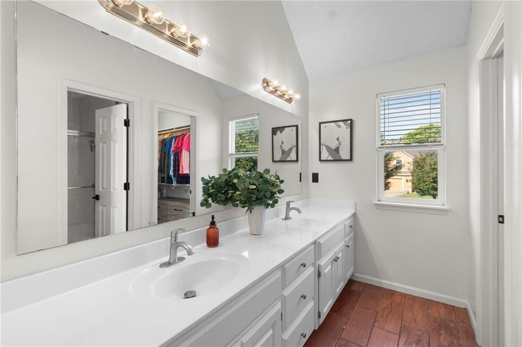 Photo 24 of 39 - 20587 W 126th Terrace W, Olathe, KS 66061