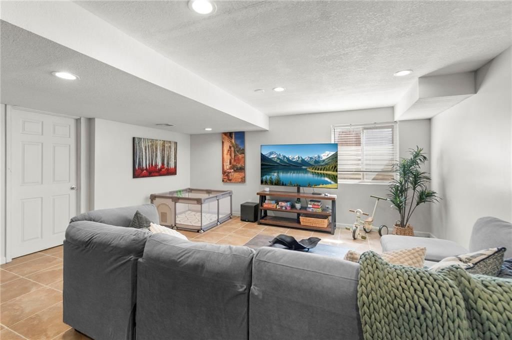 Photo 30 of 39 - 20587 W 126th Terrace W, Olathe, KS 66061