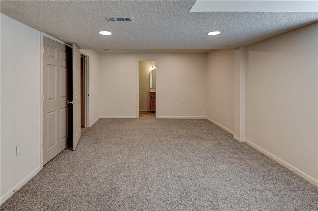 626 S Walnut Street — photo 27