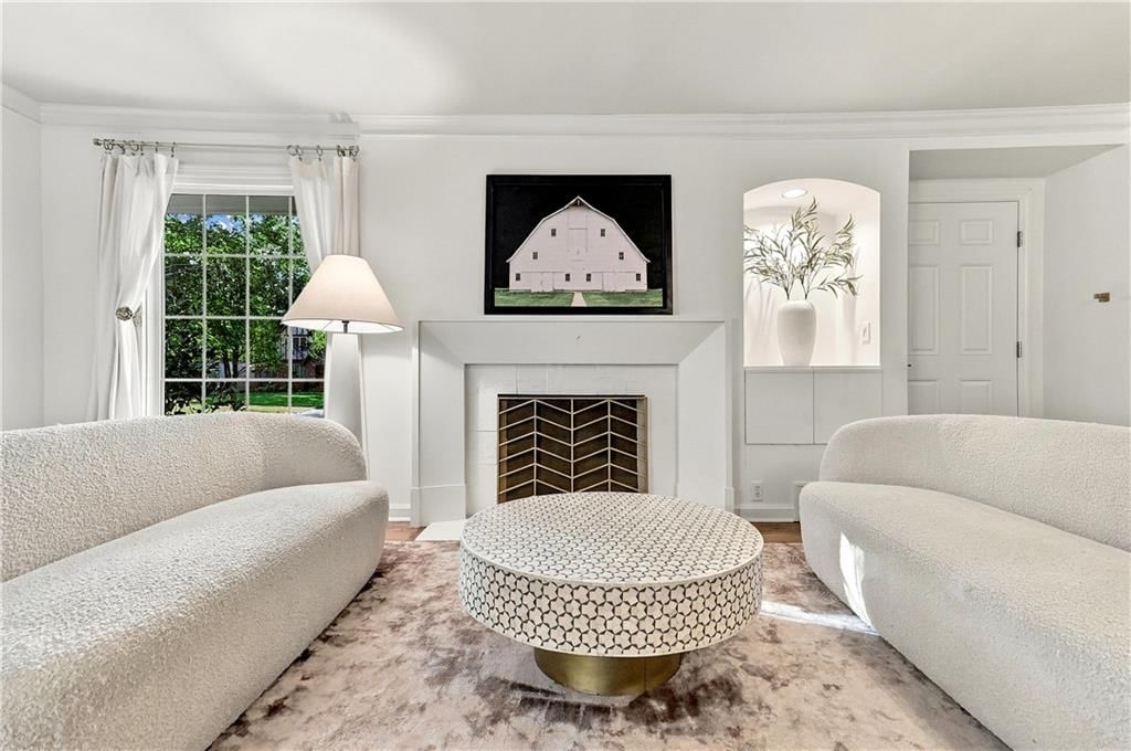 1222 W Gregory Boulevard, Kansas City, MO: listing photo 3