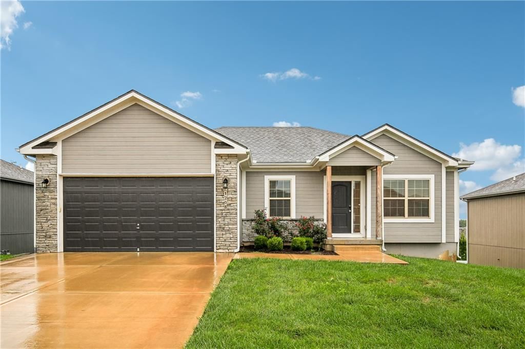 1208 NW Hilltop Lane, Grain Valley, MO