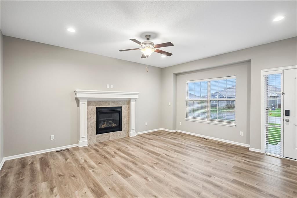 Photo 5 of 41 - 1208 NW Hilltop Lane, Grain Valley, MO 64029
