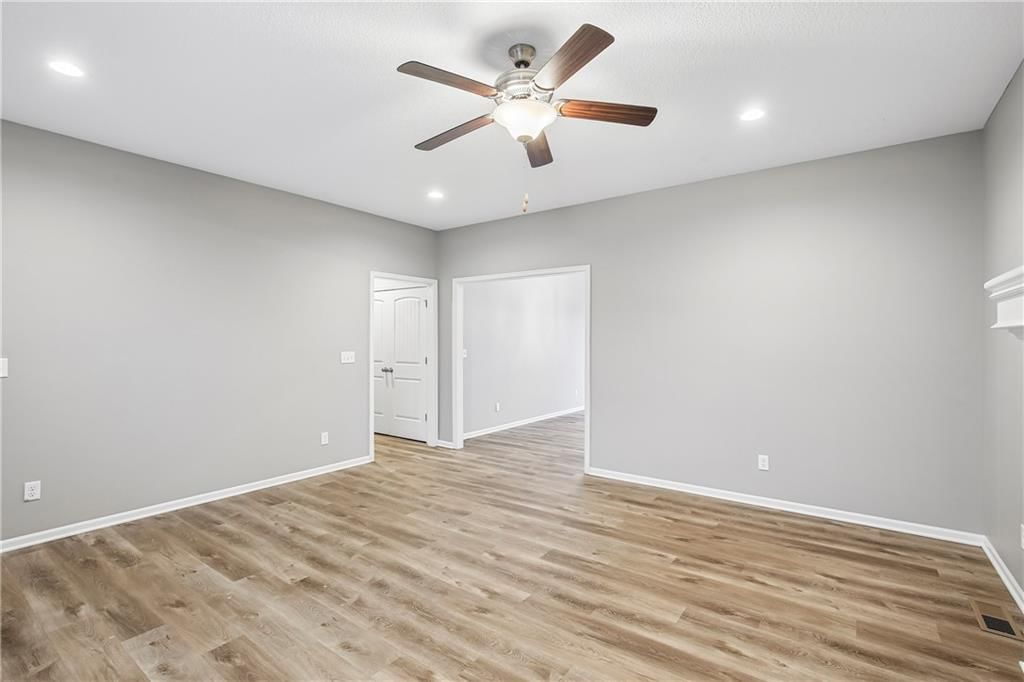 Photo 7 of 41 - 1208 NW Hilltop Lane, Grain Valley, MO 64029