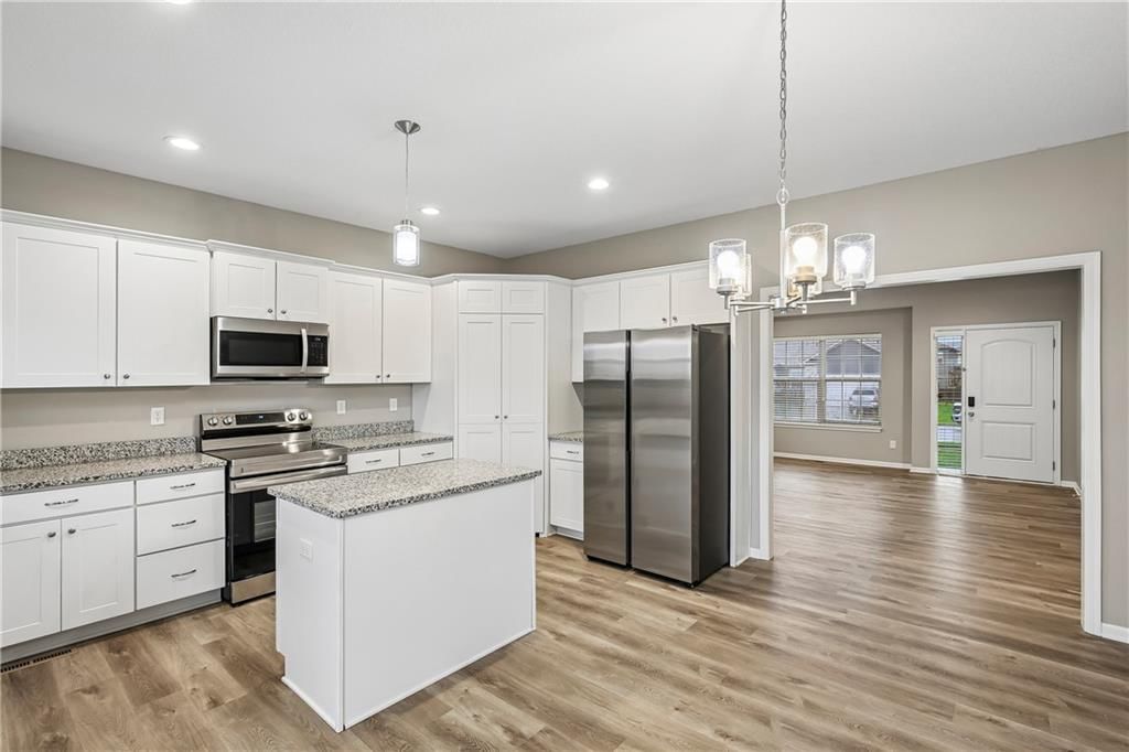 Photo 9 of 41 - 1208 NW Hilltop Lane, Grain Valley, MO 64029