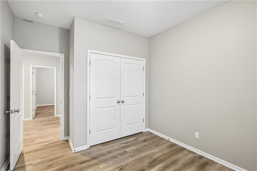Photo 16 of 41 - 1208 NW Hilltop Lane, Grain Valley, MO 64029