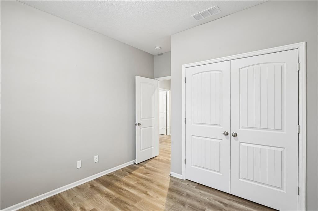 Photo 17 of 41 - 1208 NW Hilltop Lane, Grain Valley, MO 64029