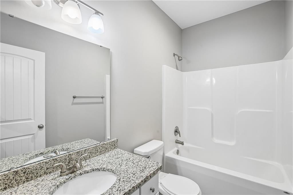Photo 18 of 41 - 1208 NW Hilltop Lane, Grain Valley, MO 64029