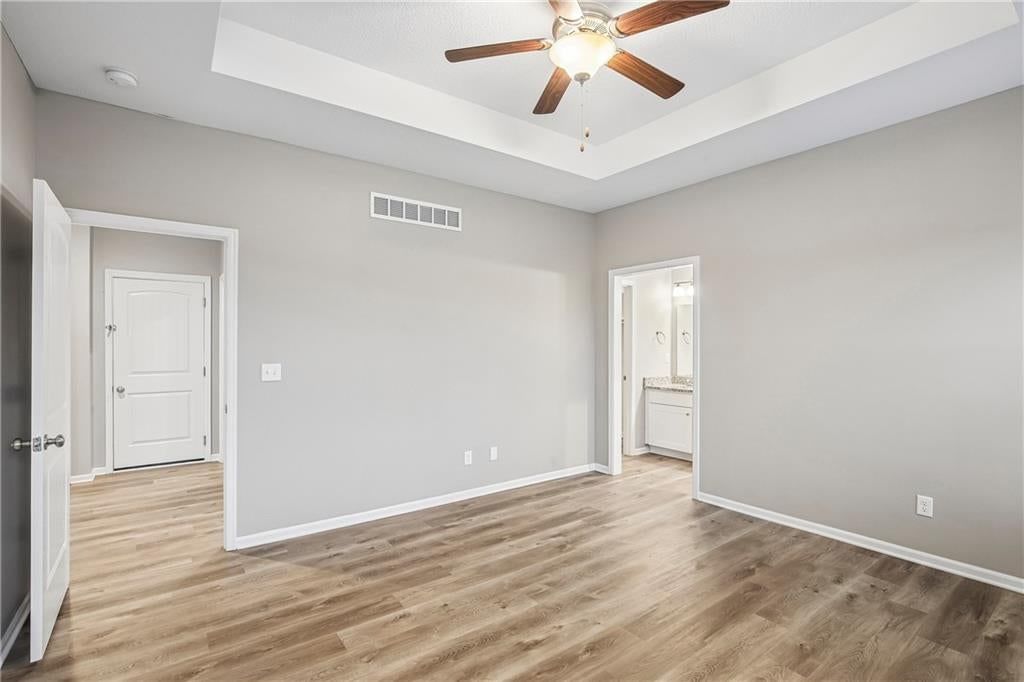 Photo 20 of 41 - 1208 NW Hilltop Lane, Grain Valley, MO 64029