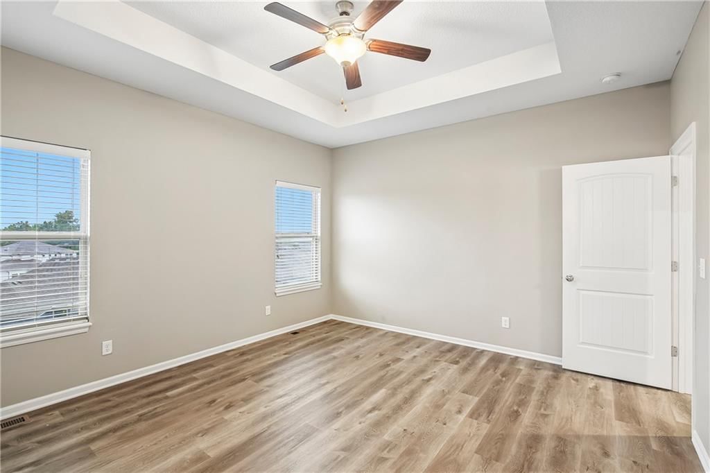 Photo 22 of 41 - 1208 NW Hilltop Lane, Grain Valley, MO 64029