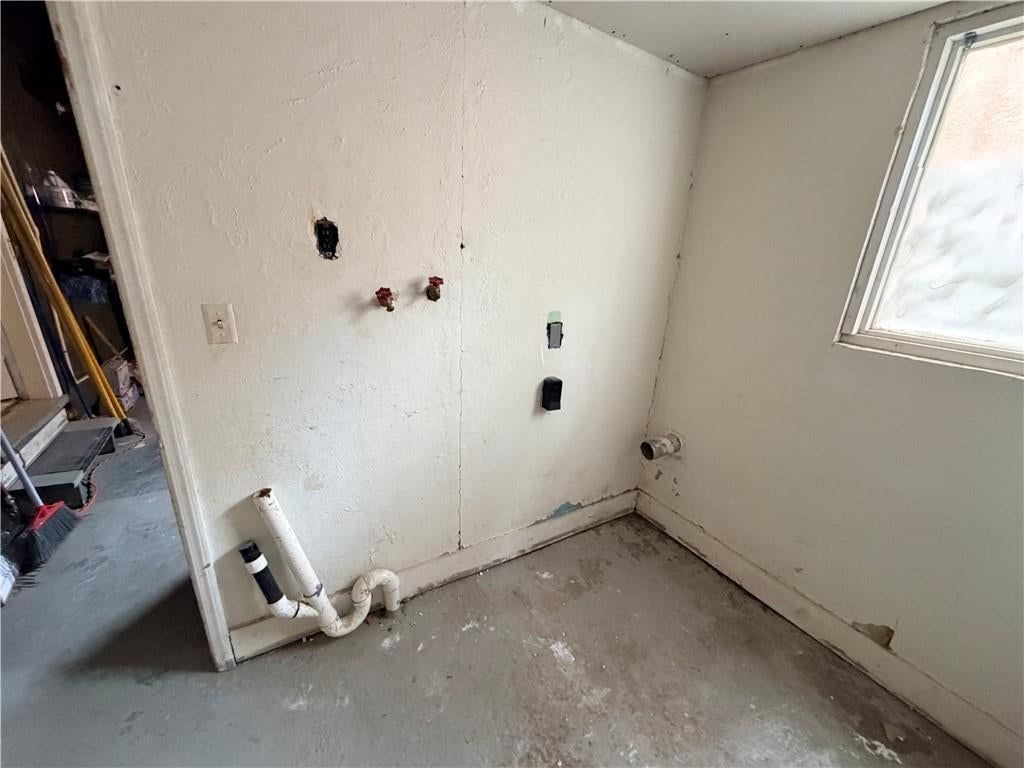 Photo 15 of 21 - 3004 E Meyer Boulevard, Kansas City, MO 66418