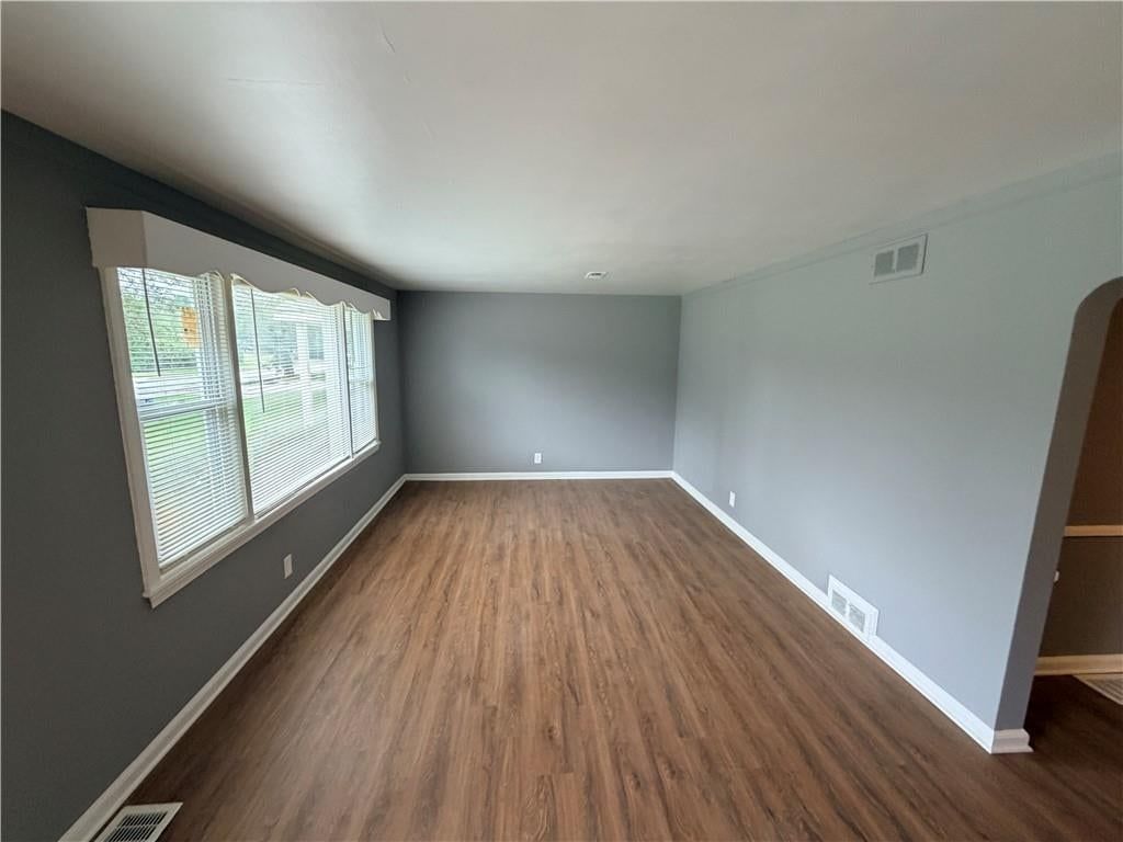 Photo 8 of 21 - 3004 E Meyer Boulevard, Kansas City, MO 66418