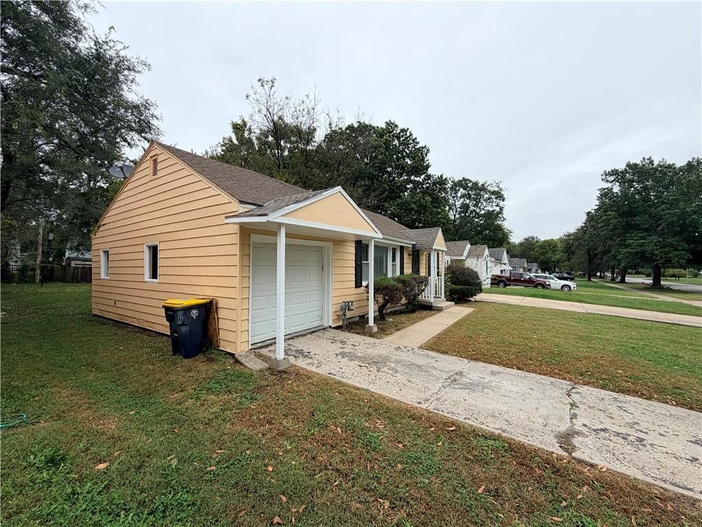 3004 E Meyer Boulevard, Kansas City, MO: listing photo 3
