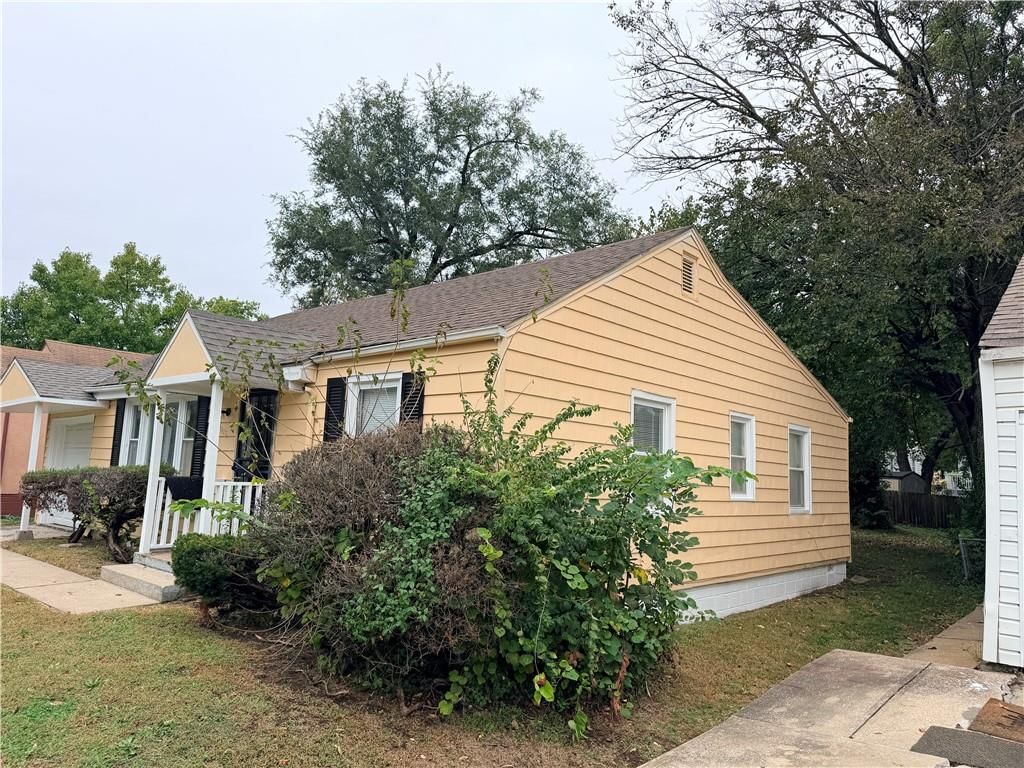 3004 E Meyer Boulevard, Kansas City, MO: listing photo 2