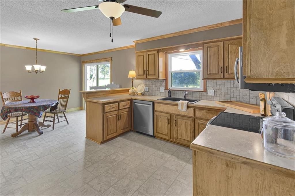 Photo 9 of 41 - 112 W 8th Street, Kearney, MO 64060