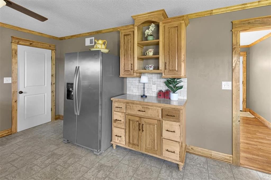 Photo 12 of 41 - 112 W 8th Street, Kearney, MO 64060