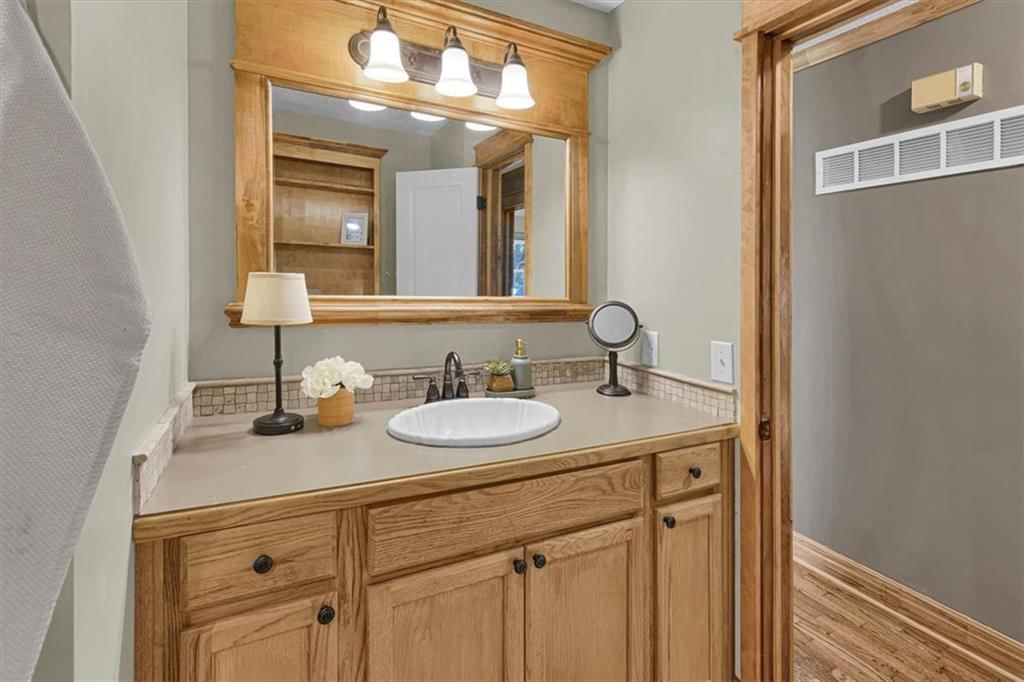 Photo 14 of 41 - 112 W 8th Street, Kearney, MO 64060