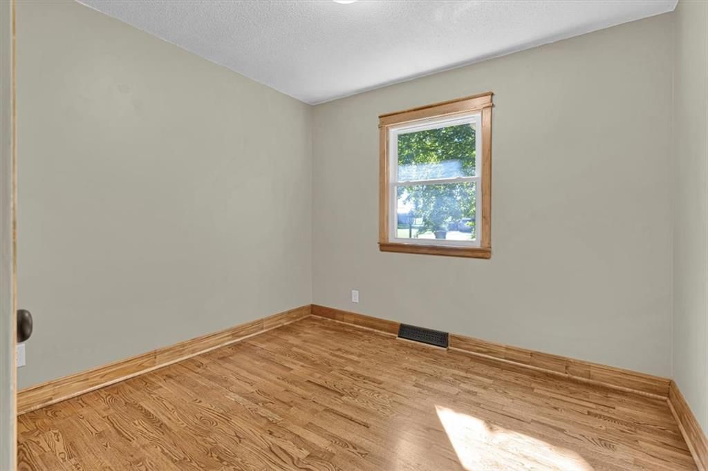 Photo 22 of 41 - 112 W 8th Street, Kearney, MO 64060