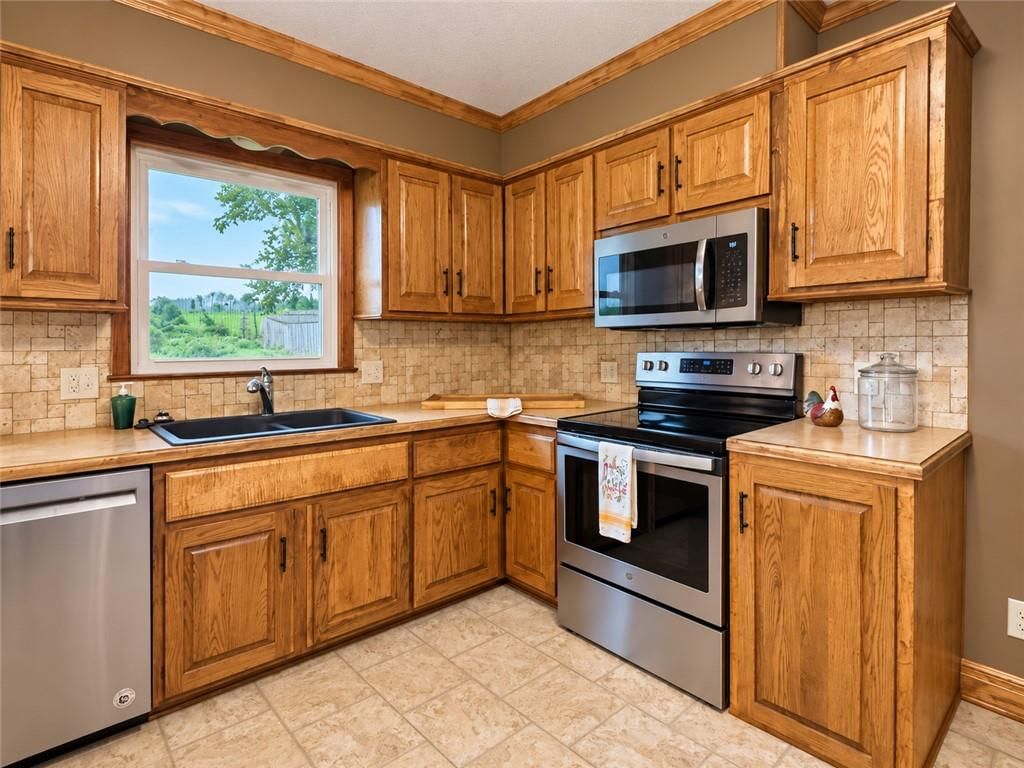 Photo 24 of 41 - 112 W 8th Street, Kearney, MO 64060