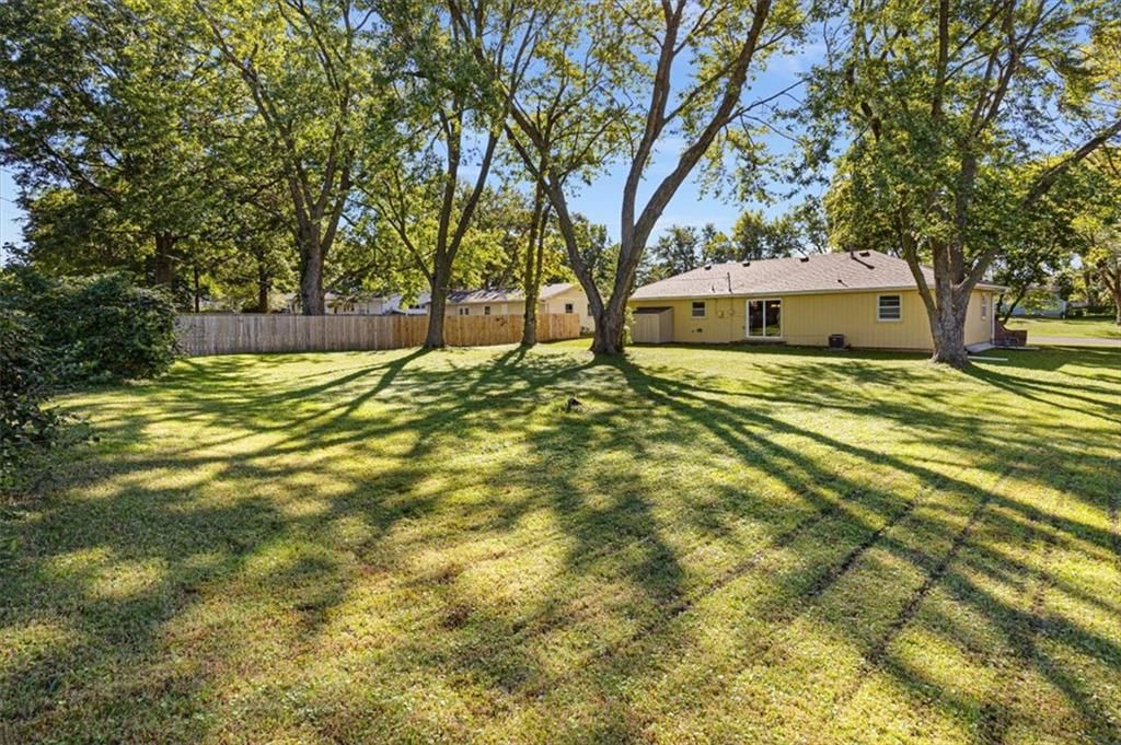 Photo 32 of 41 - 112 W 8th Street, Kearney, MO 64060