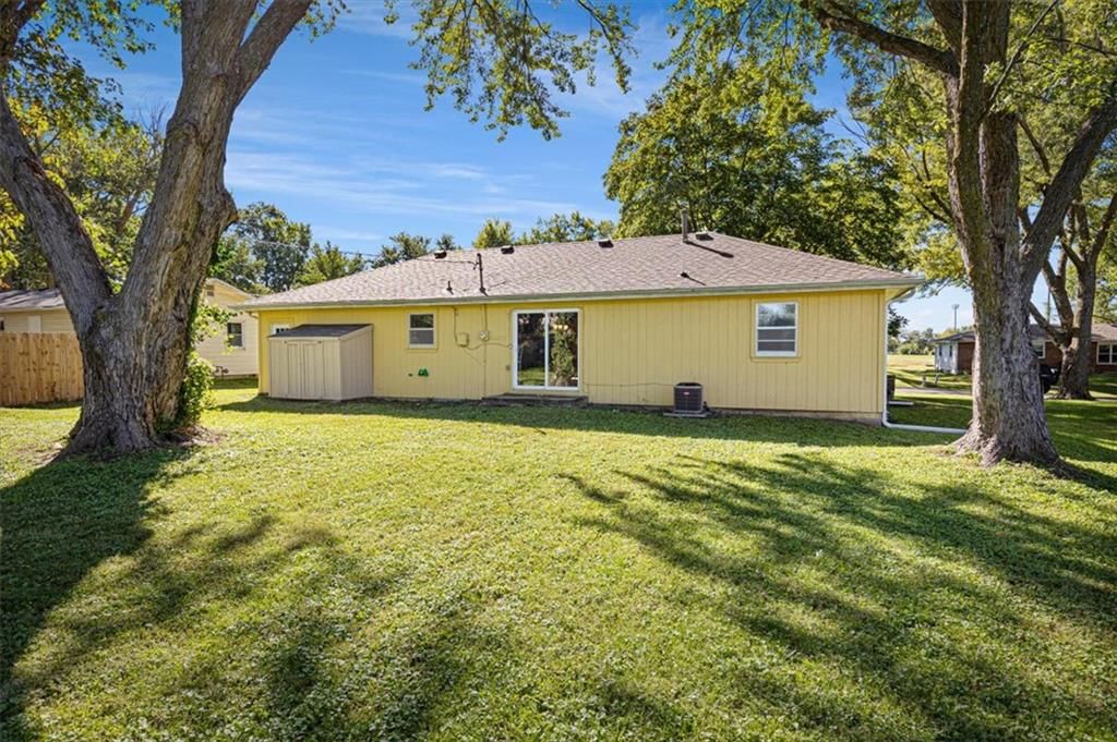Photo 33 of 41 - 112 W 8th Street, Kearney, MO 64060