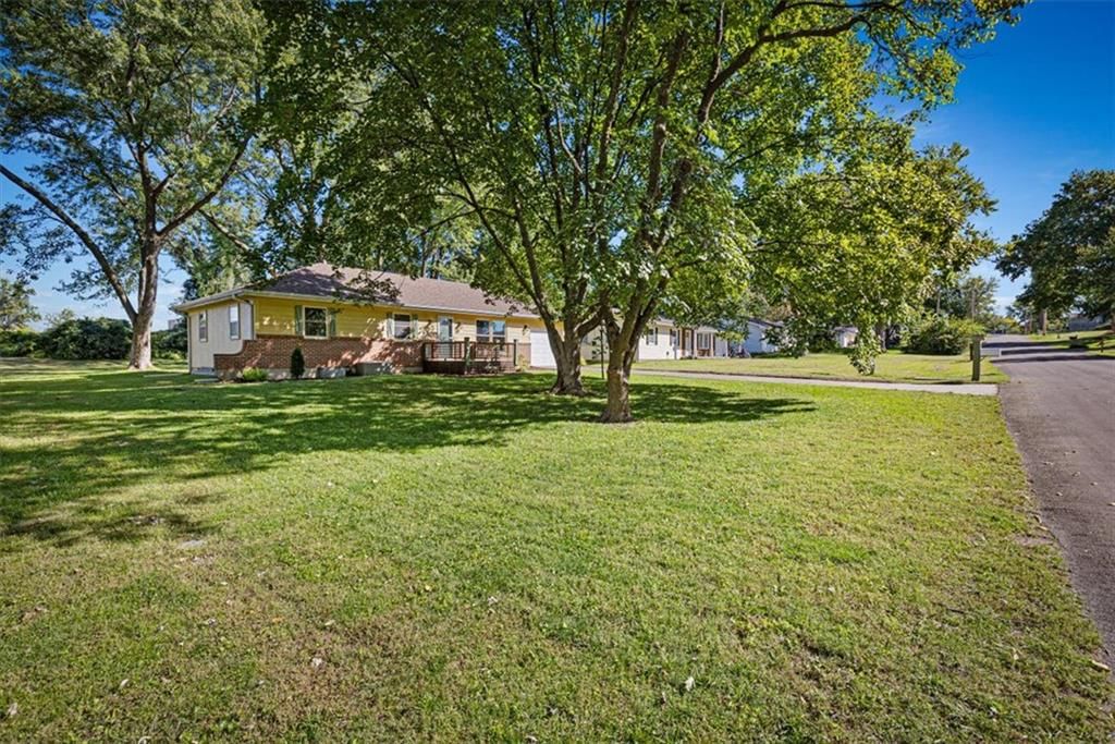 Photo 36 of 41 - 112 W 8th Street, Kearney, MO 64060