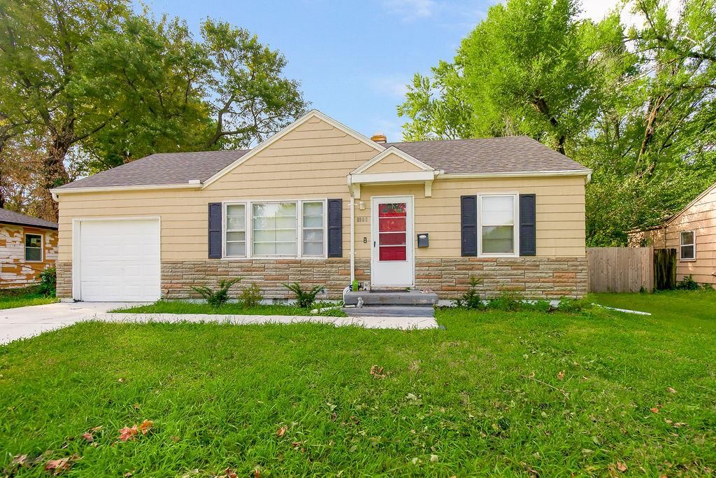 8805 E 73rd Street, Raytown, MO: listing photo 2